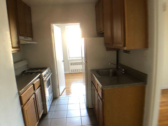 3rd image of 2355 E 12th St APT 3S