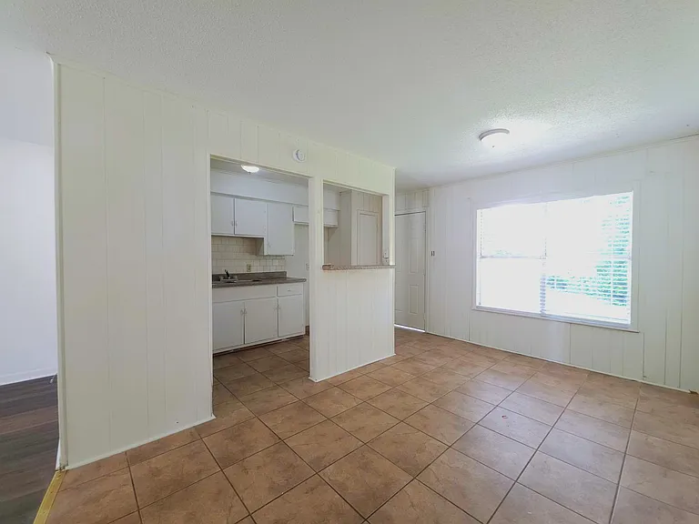 501 E Reagan St — Photo 6