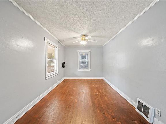 3rd image of 720 W 77th St