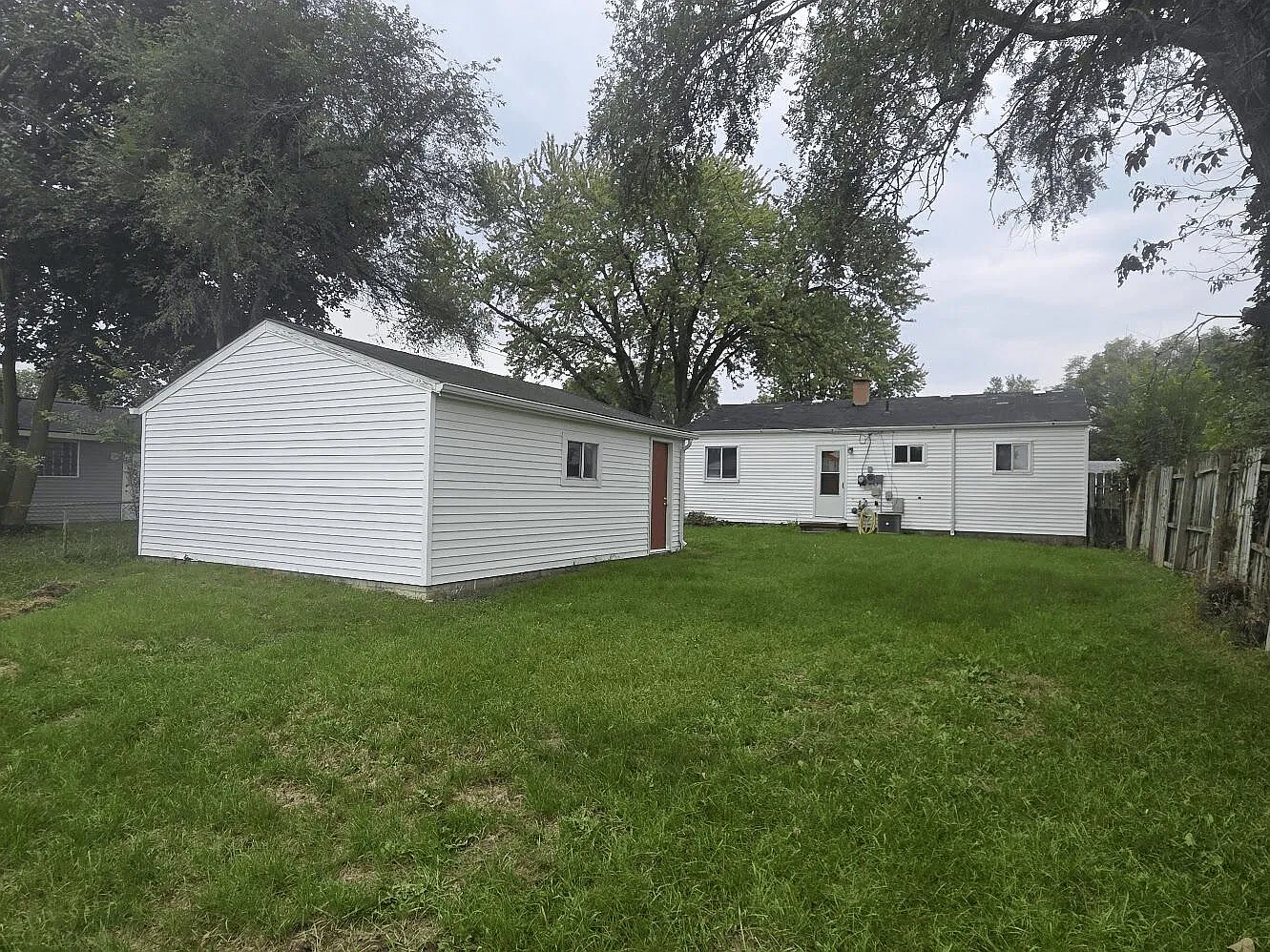 3 bed, 1.0 bath, $1,890 — Photo 2