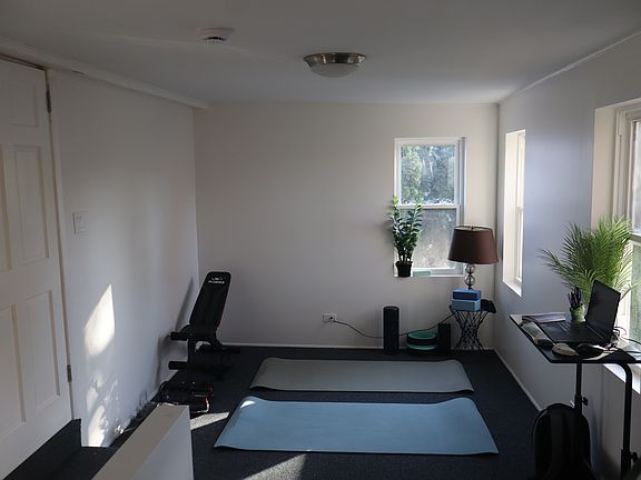 5th image of 2740 Western Ave #2