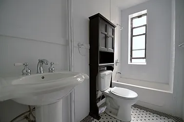 Rented by CITY SKYLINE REALTY INC