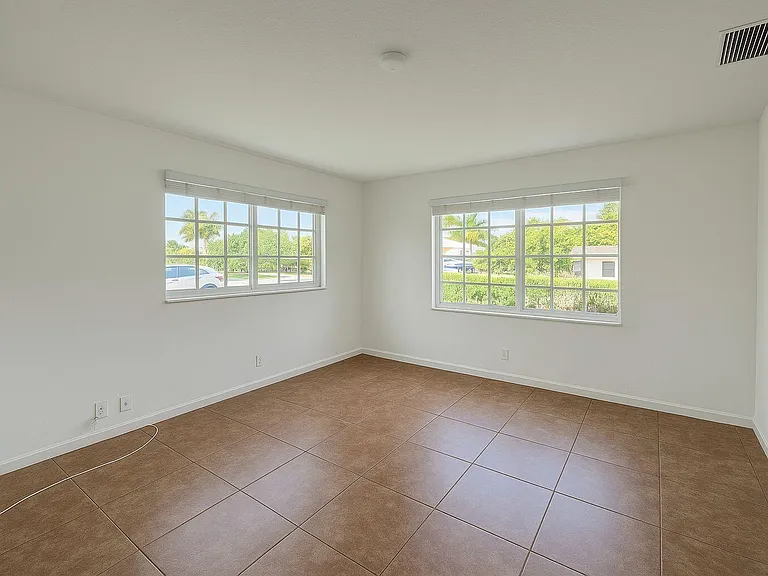 1671 NE 33rd St #1 — Photo 5