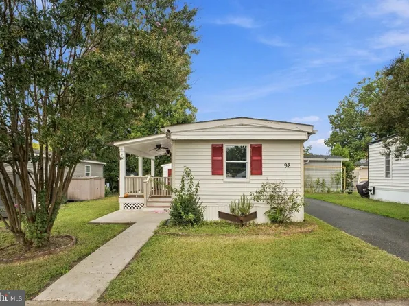 92 Village Pkwy, Dumfries, VA 22026