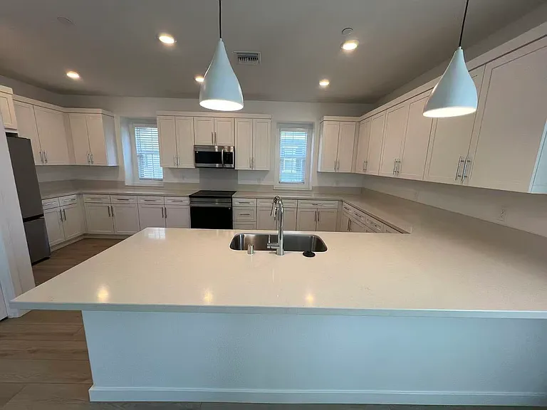 2521 Iconic St — Photo 7