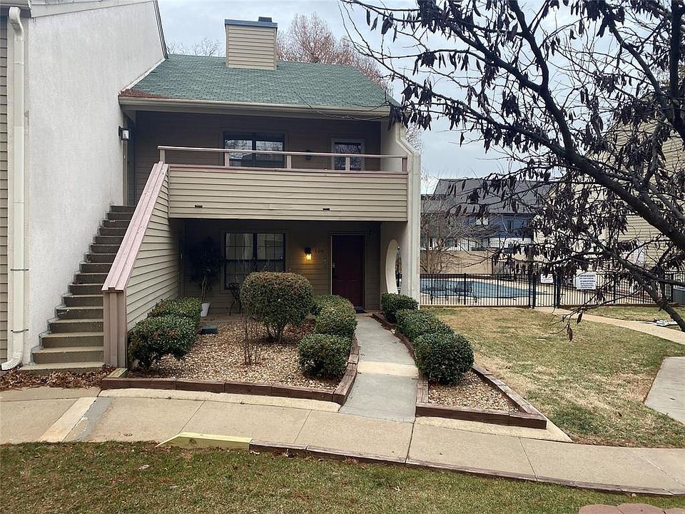 1st image of 11120 Stratford Dr APT 205