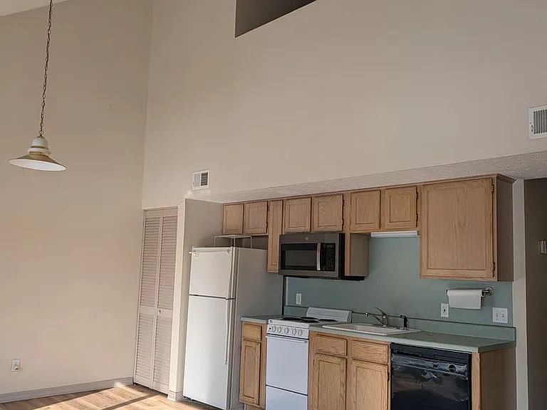 540 Abby Ln #8 — Photo 1
