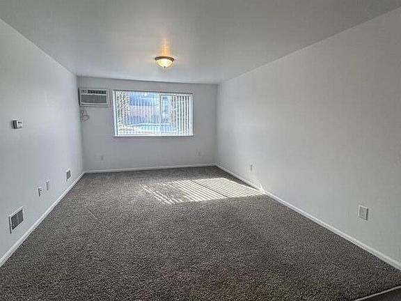 4th image of 721 Green Rd APT 212
