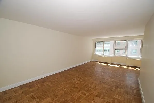 Rented by Buchbinder & Warren | media 28