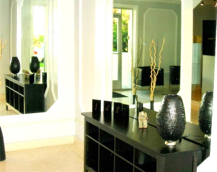 1st image of 1427 N Poinsettia Pl #103