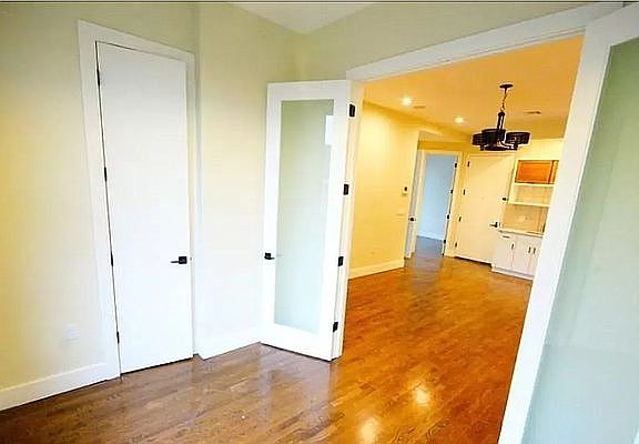 5th image of 565 Evergreen Ave #2FF