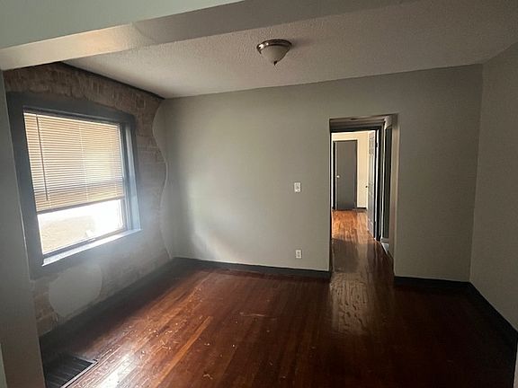 4th image of 819 E 42nd St #2E