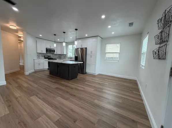 3962 44th St, Sacramento, CA 95820