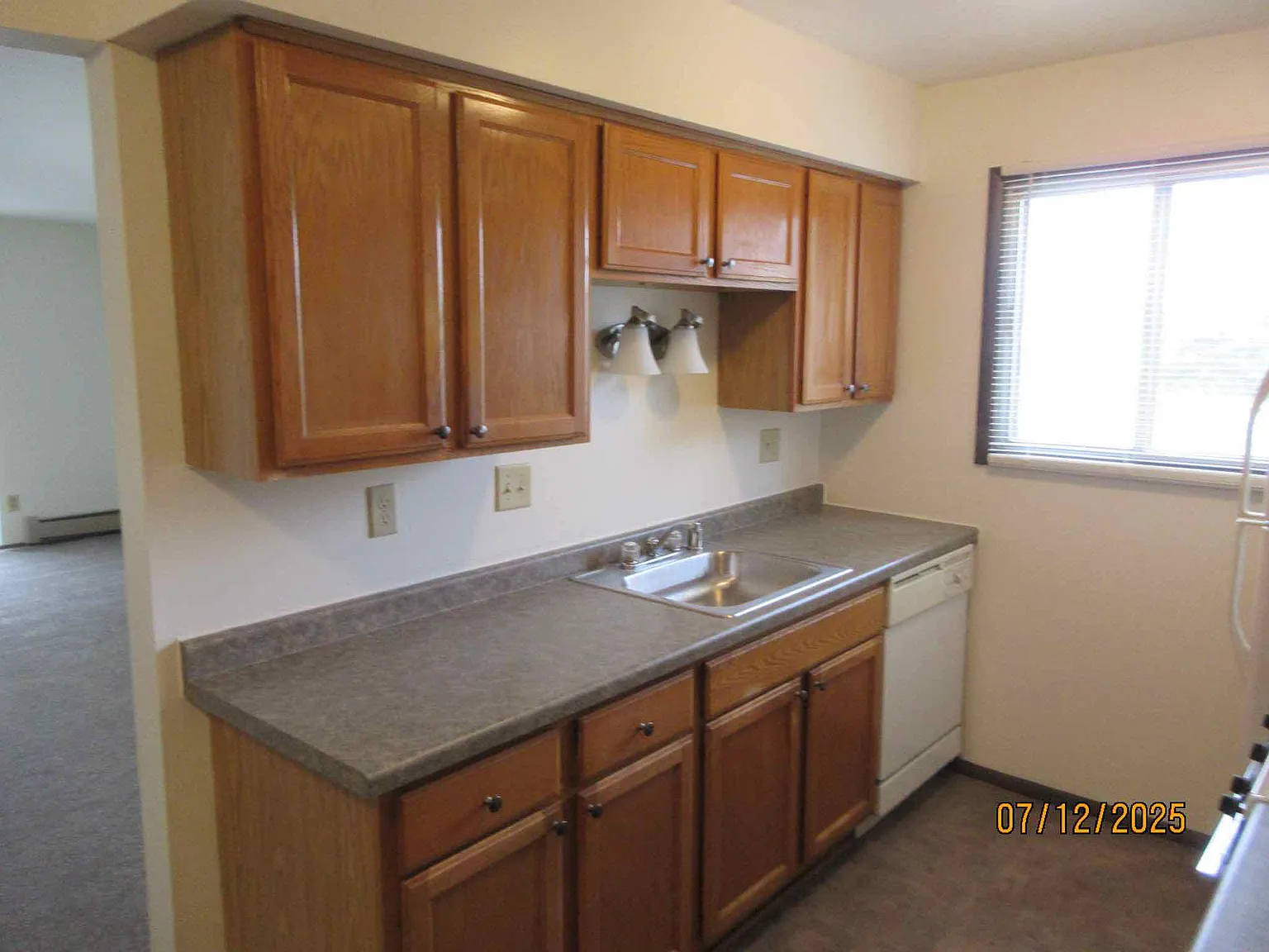 2 bed, 950 sqft, $1,250 — Photo 3
