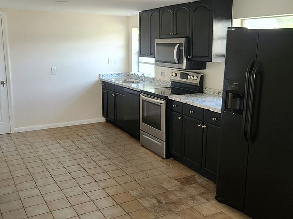 2nd image of 1016 1/2 Liberty Ave
