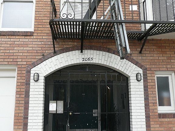 2nd image of 2065 Oak St APT 304