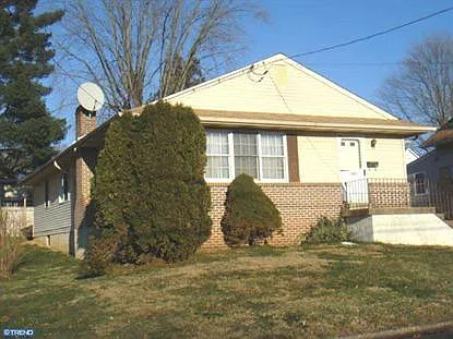 2471 Lafayette Ave photo 1