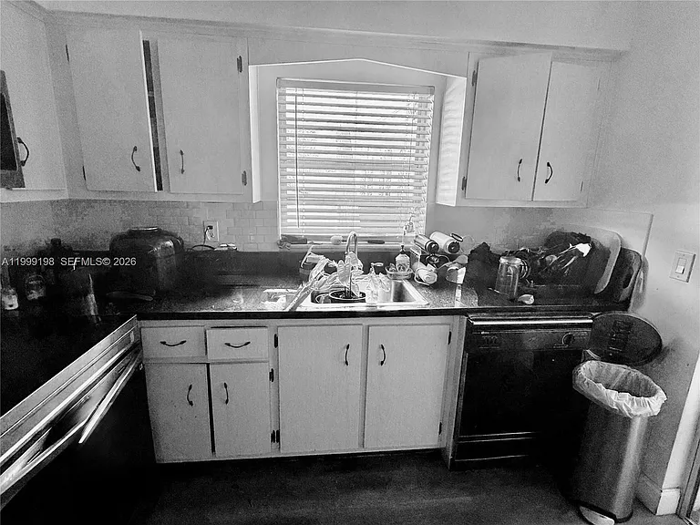 141 NE 10th Ave #17B — Photo 8