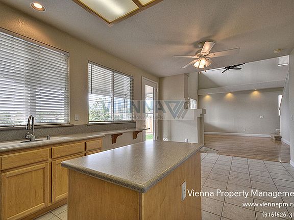 5th image of 2920 Fox Hill Dr