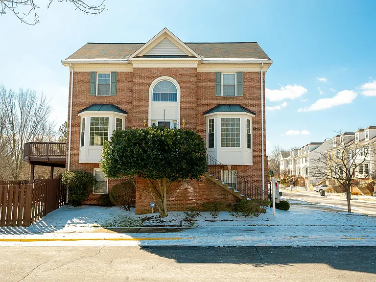 7036 Kings Manor Dr — Photo 1