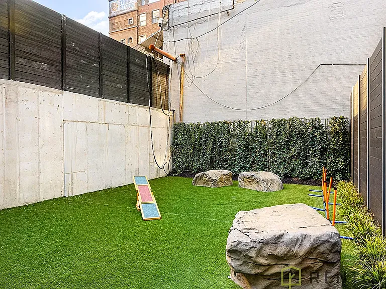 555 W 45th St #101N — Photo 18