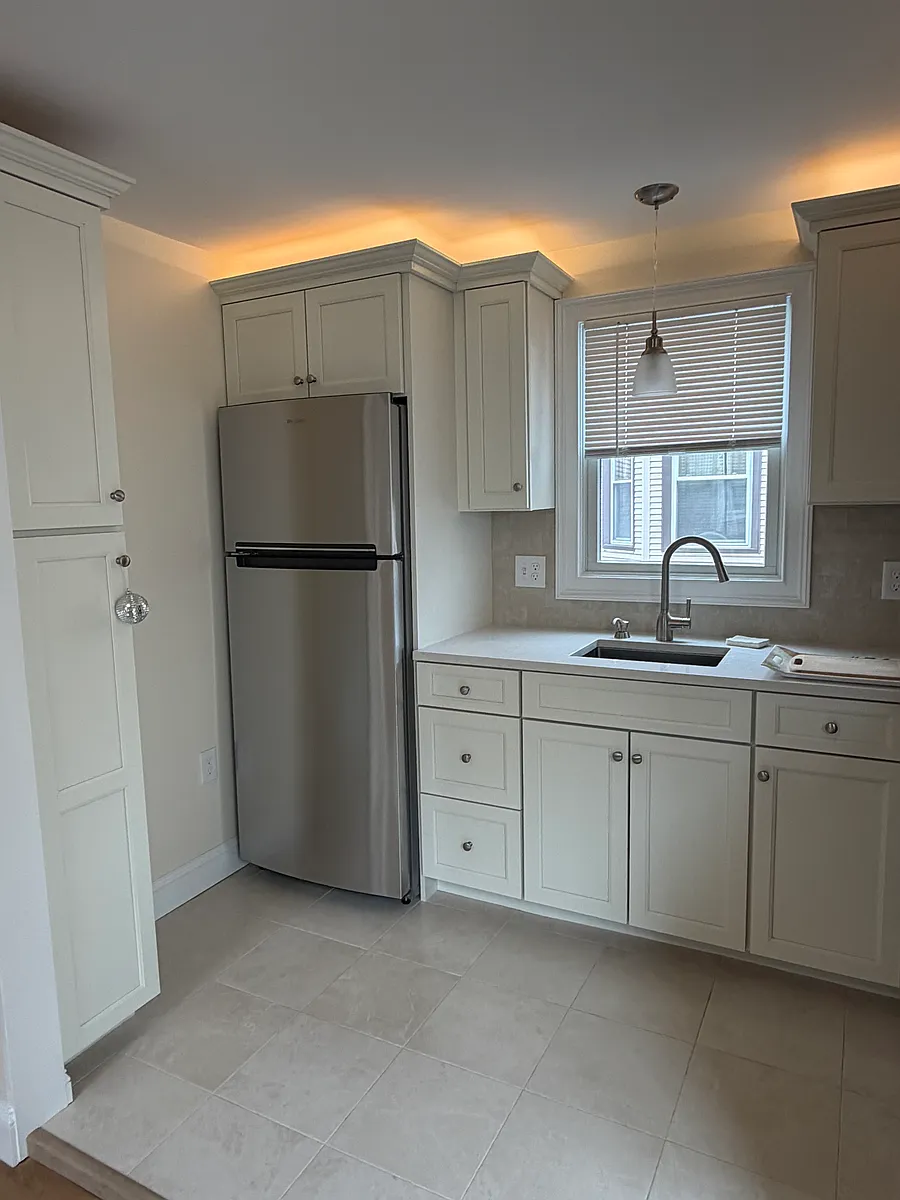 Building Photo - 26 Brooks St #2