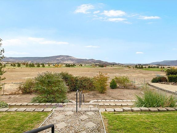 3rd image of 1249 La Loma Dr