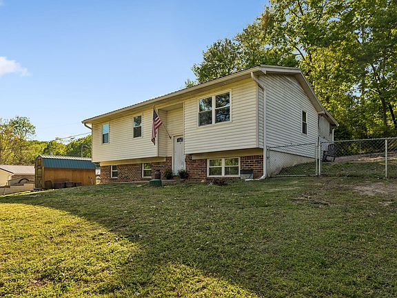 3rd image of 2240 Rolling Brook Dr NE