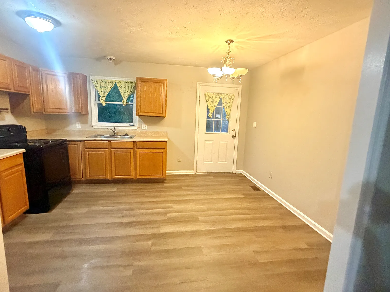 4 bed, 1200 sqft, $1,495 — Photo 4