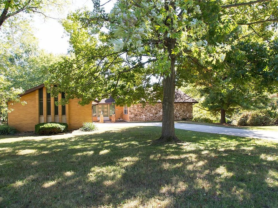 Welcome to 130 Kings located in the beautiful Castlereagh Neighborhood and the Hazelwood Central school district.