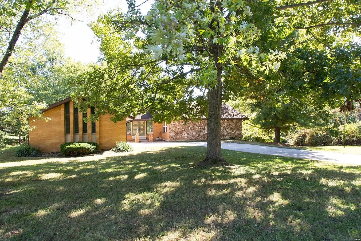 130 Kings Dr photo 1
