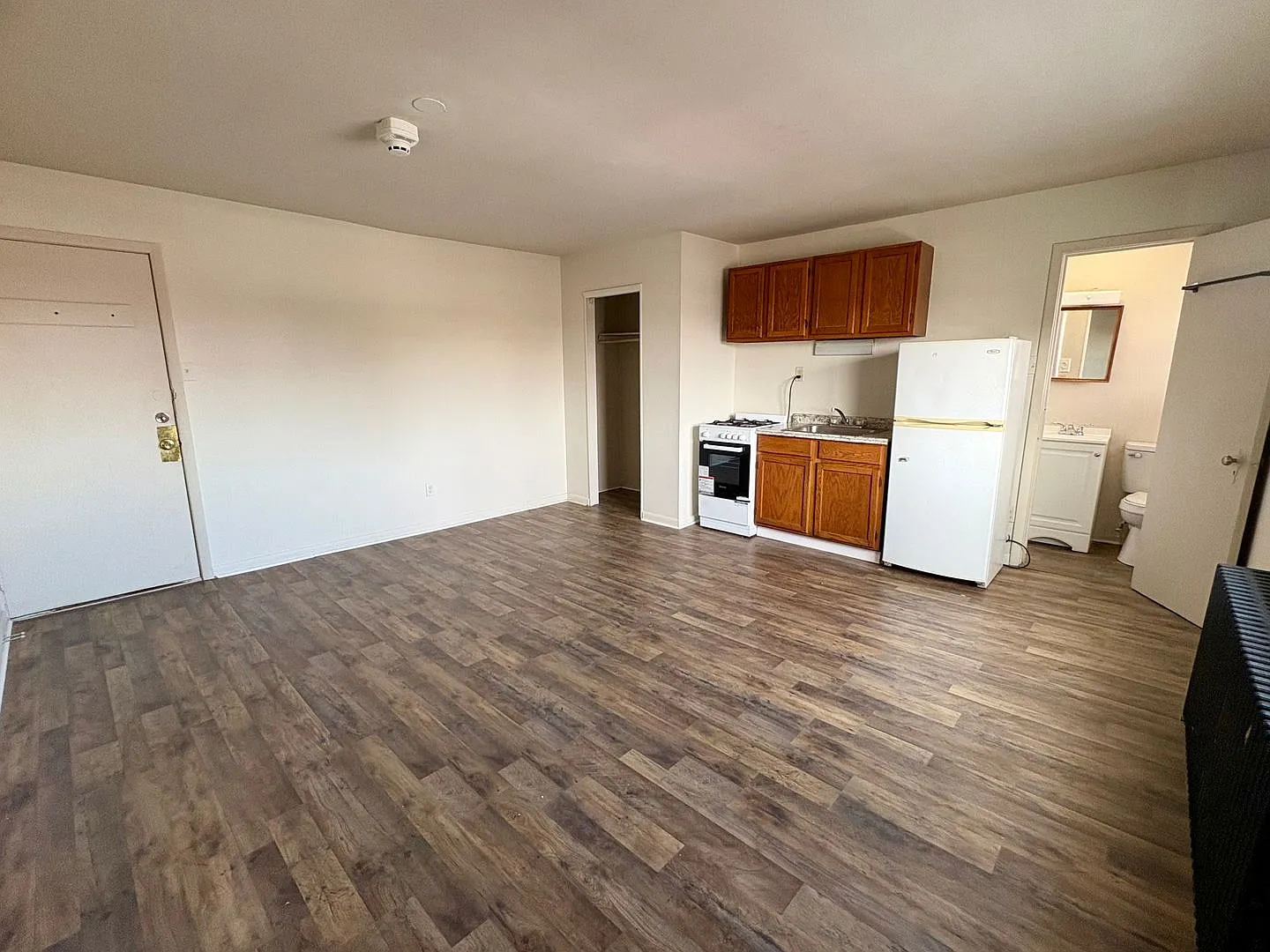 403 W James St — Photo 4