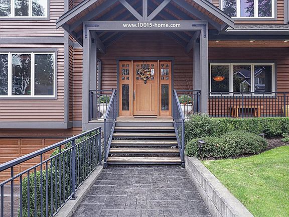 2nd image of 10015 NE 28th Pl