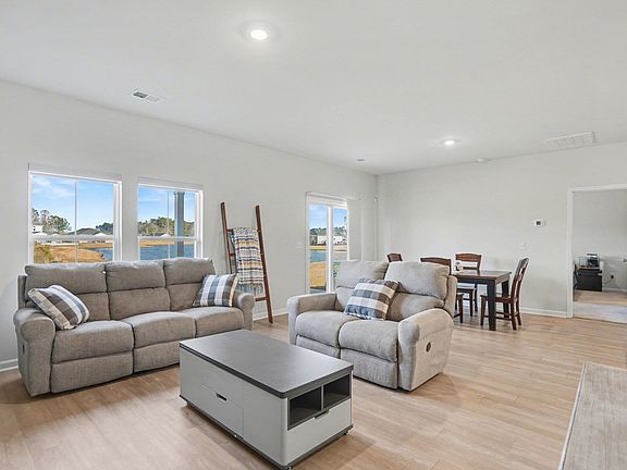 4th image of 722 Colt Ct.