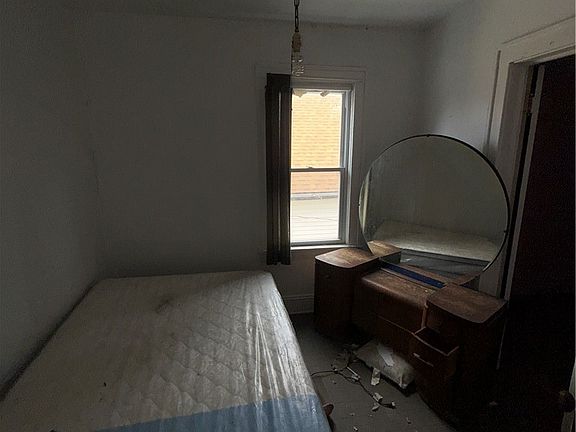 5th image of 3025 E 128th St