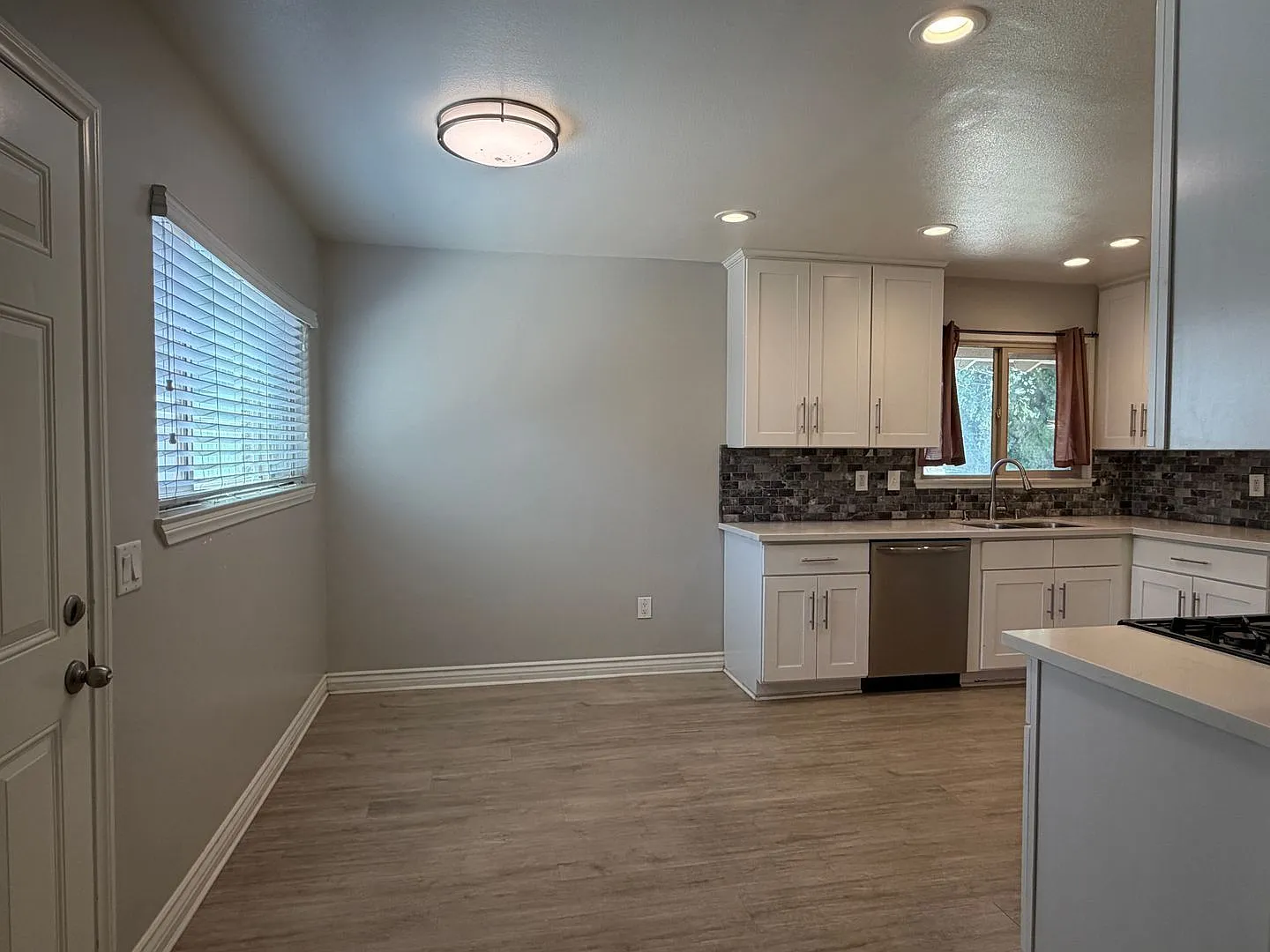 3 bed, 2.0 bath, 1168 sqft, $2,800 — Photo 4