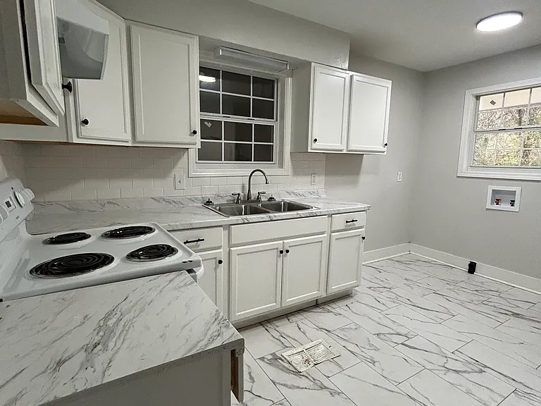 Woodside Dr — Photo 6
