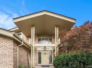 2189 Colony Club Ct, West Bloomfield, MI