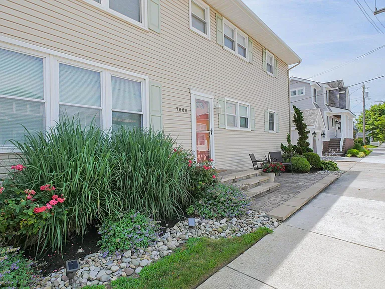 7000 Winchester Ave — Photo 3