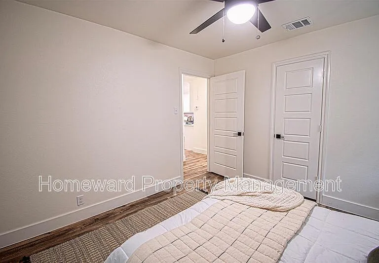 551 E Burks St — Photo 24