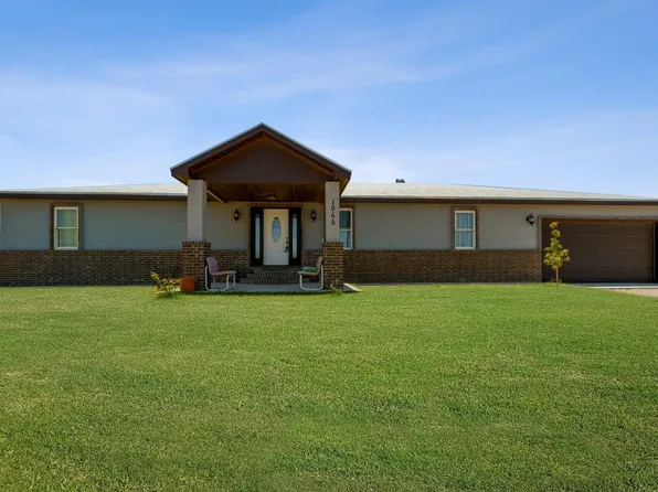 1046 Bowie St, Denver City, TX 79323