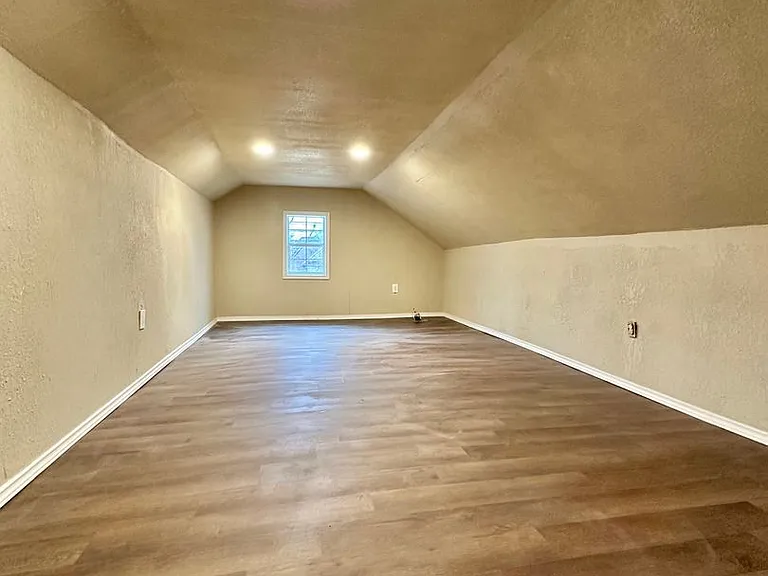 1320 Orient St — Photo 10