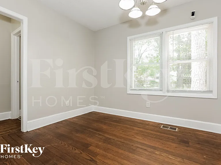1731 N Olympian Way SW — Photo 6