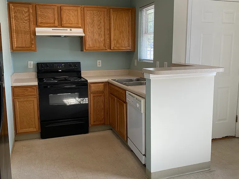 70 Coats Cir — Photo 3