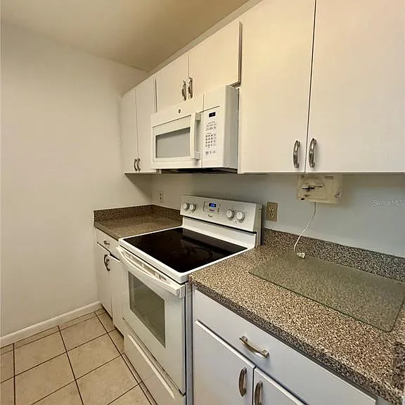 498 Club Dr — Photo 10