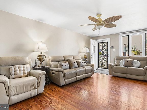 4th image of 420 Rively Ave
