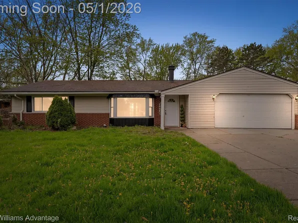 2479 Ivanhoe Dr, West Bloomfield, MI 48324