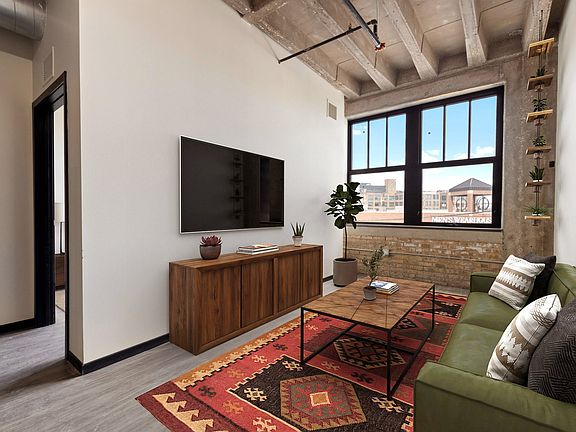 3rd image of 2032 N Clybourn Ave #341