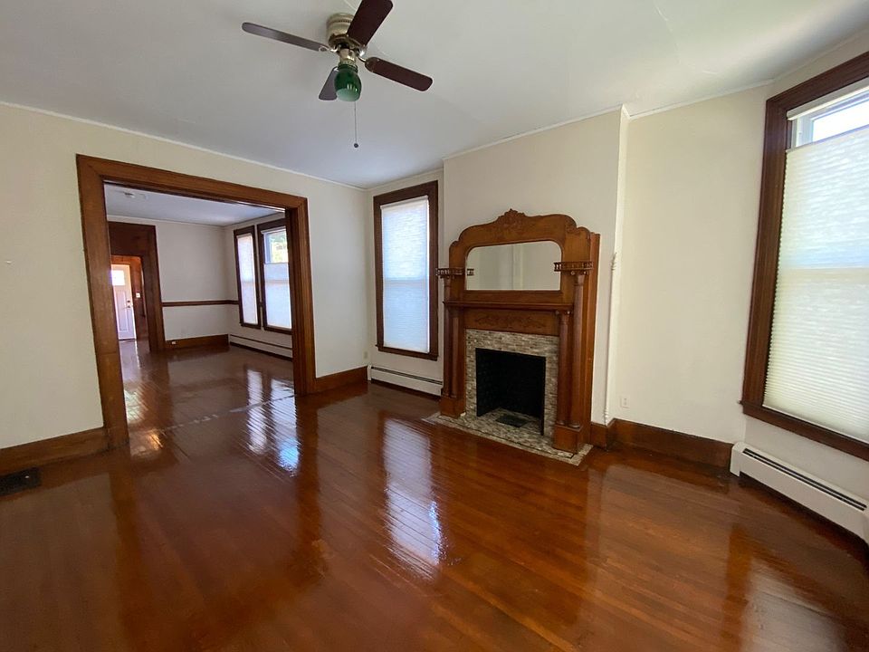 1st image of 352 Willow St #1R