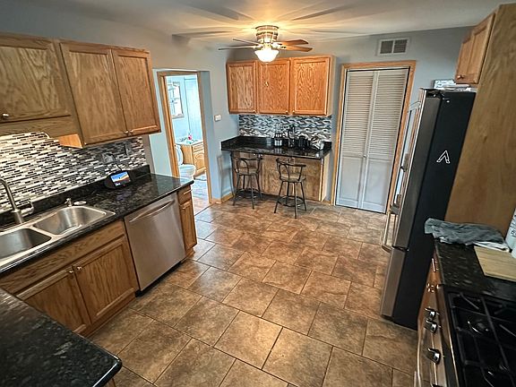 3rd image of 6450 W 93rd Pl